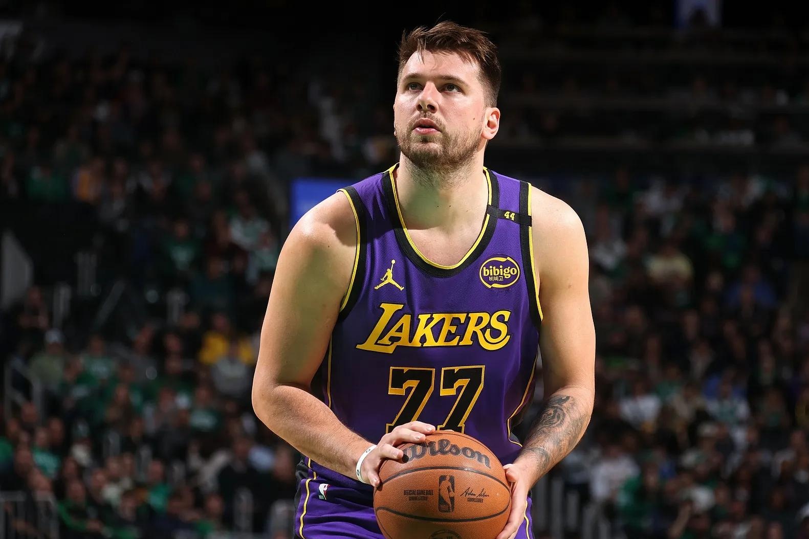 乐鱼-G2带队取胜！，德罗巴重要时刻重返赛场引发球迷热议-乐鱼