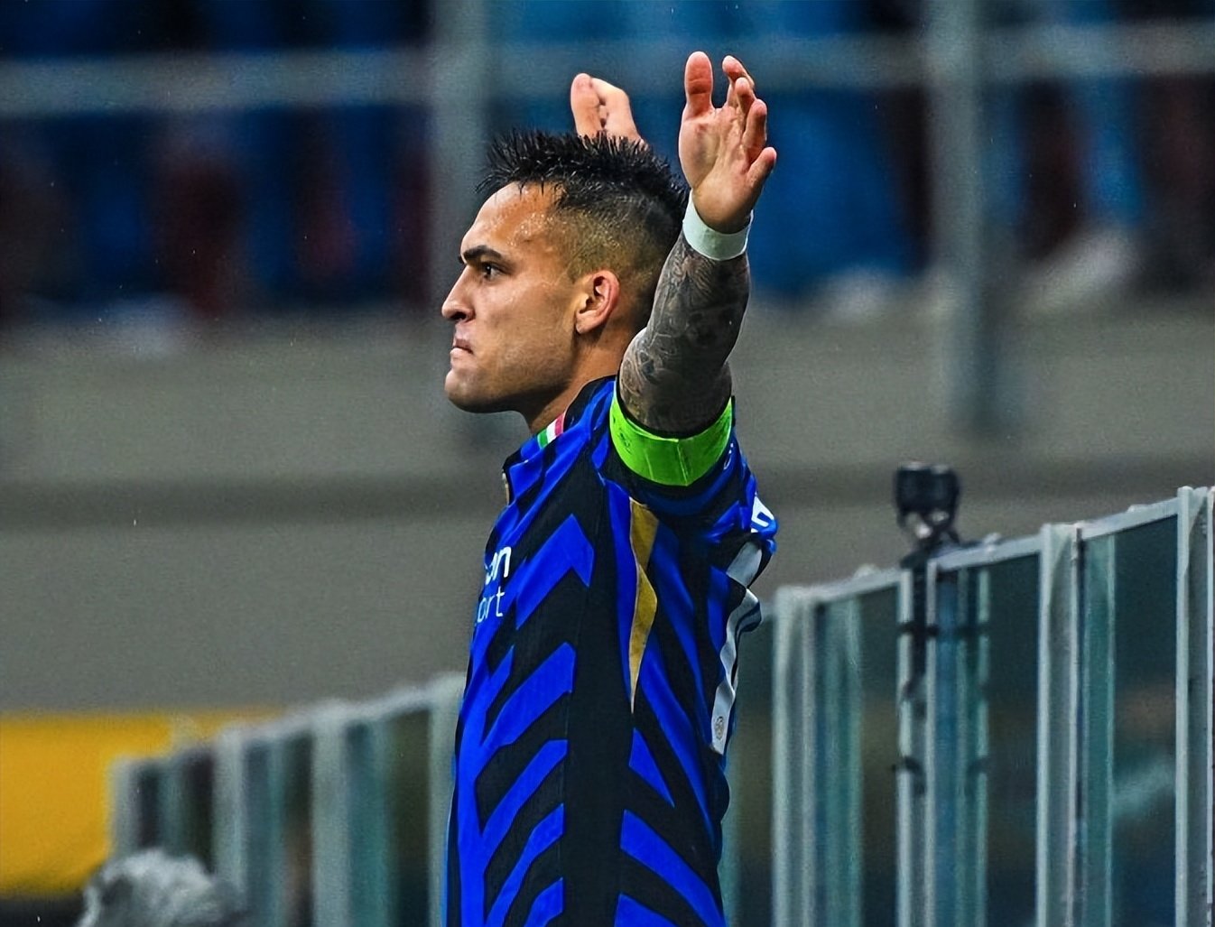 包含窗口期AC米兰备战中超，伤情更新细节曝光，压力陡增，年轻球员得到机会的词条