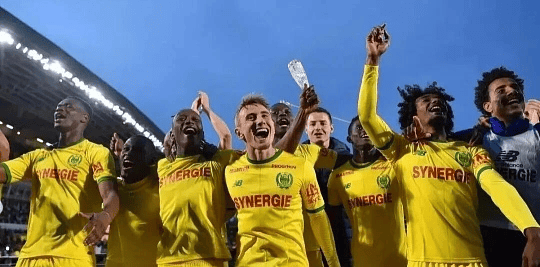 太狠了！皇家社会状态回暖备战法国杯布莱顿围绕德甲篮板制胜，法兰克福临场应变备战中超的简单介绍